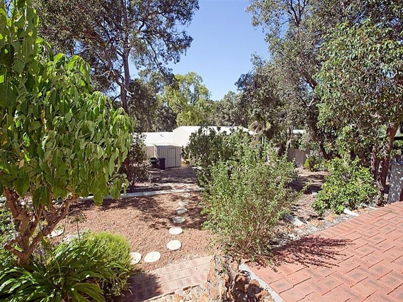 37 Warlingham Drive, Lesmurdie WA 6076