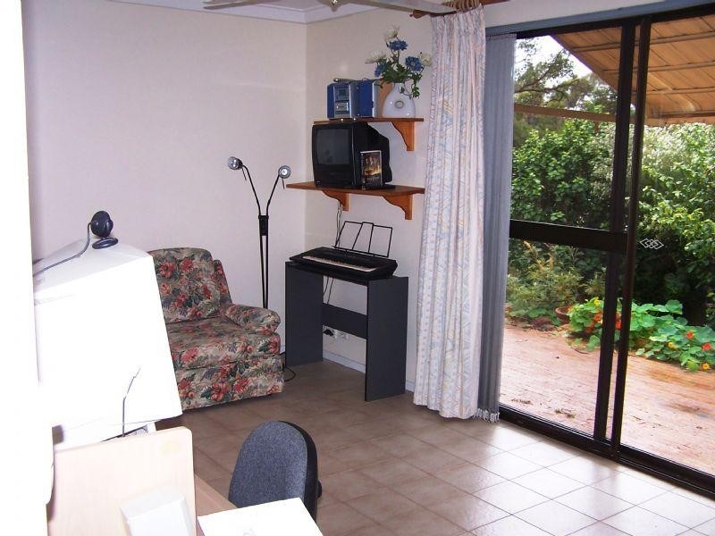 65 Chislehurst Road, Lesmurdie WA 6076