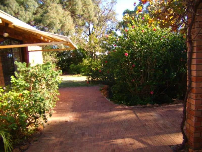 65 Chislehurst Road, Lesmurdie WA 6076