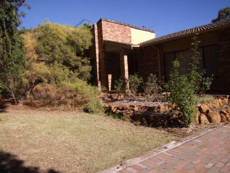 65 Chislehurst Road, Lesmurdie WA 6076