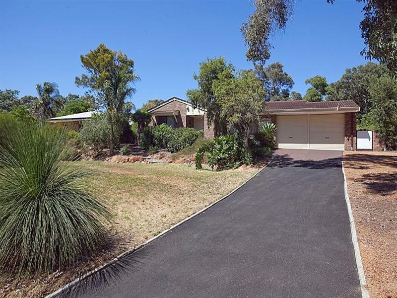 70 Chislehurst Road, Lesmurdie WA 6076