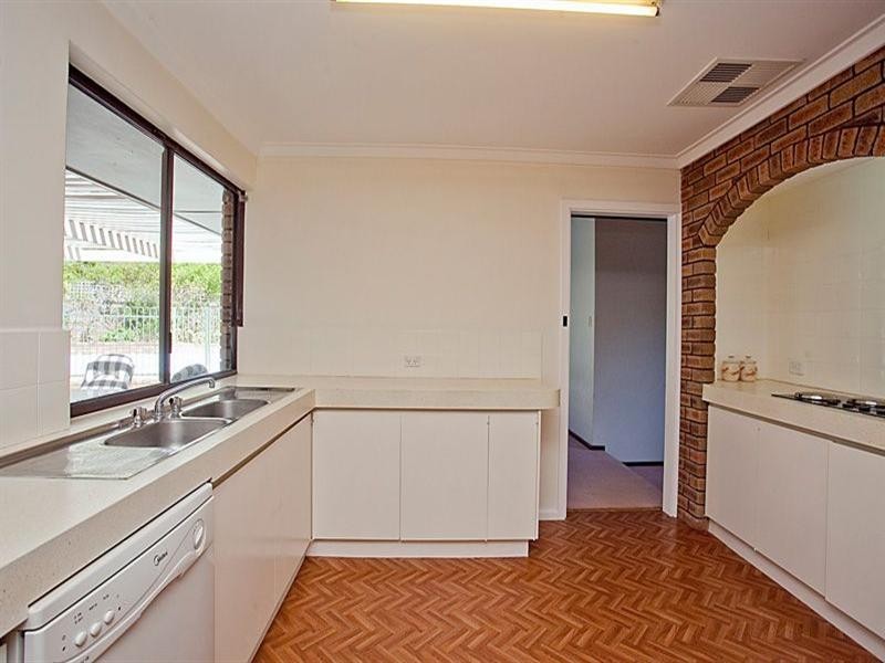 70 Chislehurst Road, Lesmurdie WA 6076