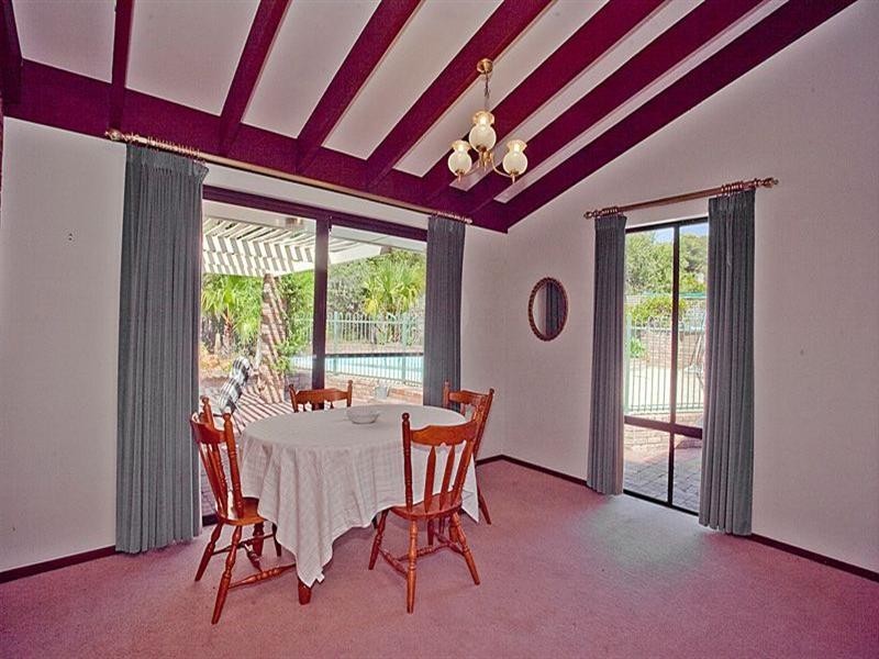 70 Chislehurst Road, Lesmurdie WA 6076