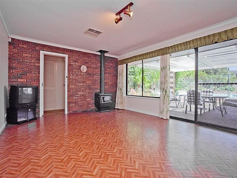 70 Chislehurst Road, Lesmurdie WA 6076