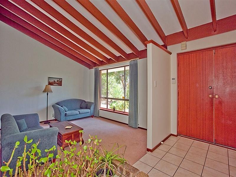 70 Chislehurst Road, Lesmurdie WA 6076