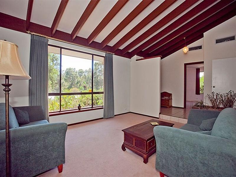 70 Chislehurst Road, Lesmurdie WA 6076