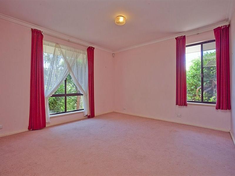 70 Chislehurst Road, Lesmurdie WA 6076