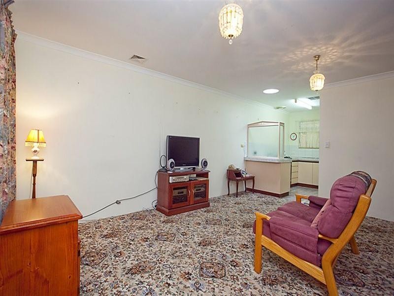 4/12 Page Road, Kelmscott WA 6111