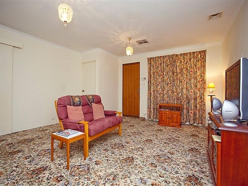 4/12 Page Road, Kelmscott WA 6111