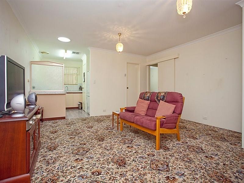 4/12 Page Road, Kelmscott WA 6111