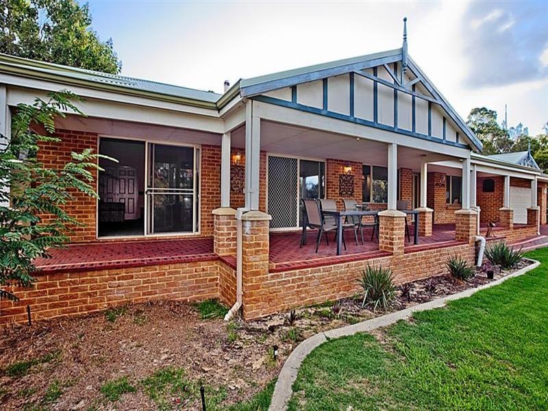 35 Palmateer Drive, Carmel WA 6076