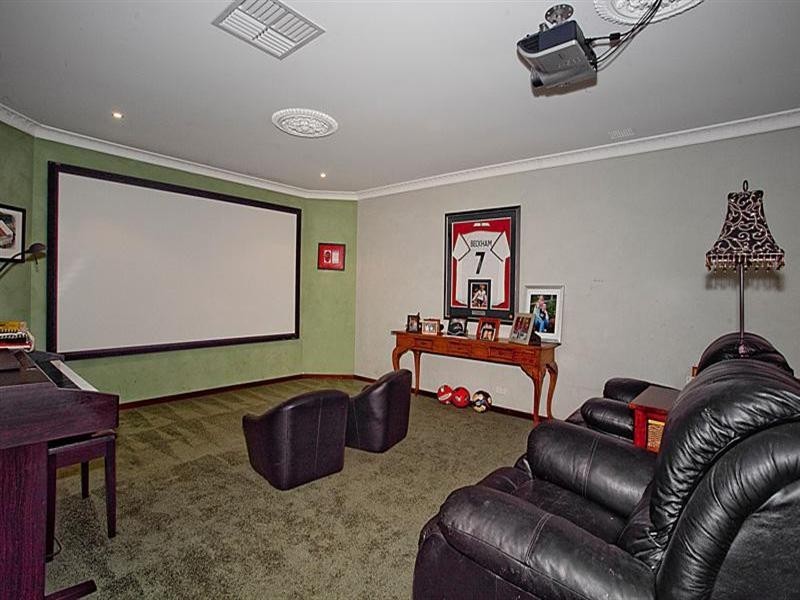 35 Palmateer Drive, Carmel WA 6076