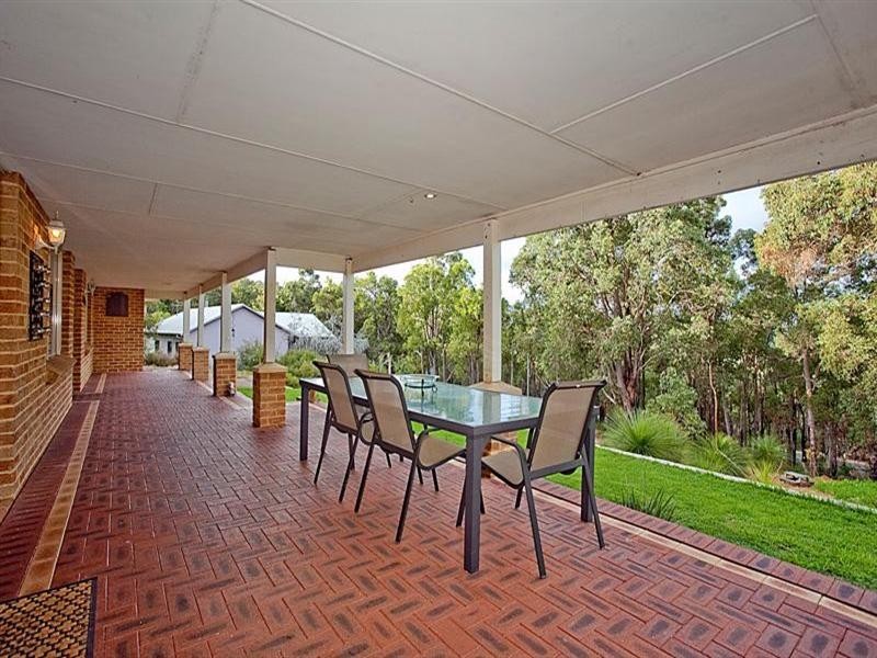 35 Palmateer Drive, Carmel WA 6076