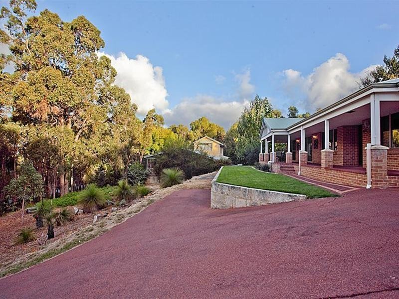 35 Palmateer Drive, Carmel WA 6076