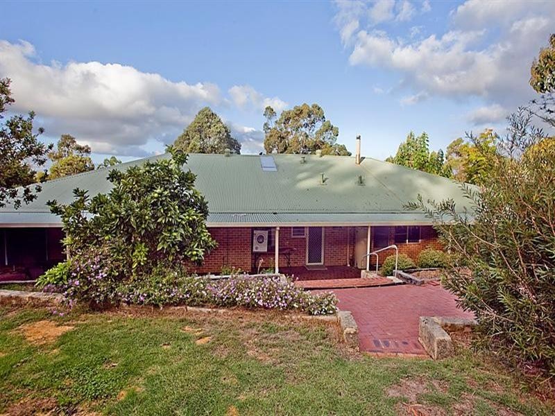 35 Palmateer Drive, Carmel WA 6076