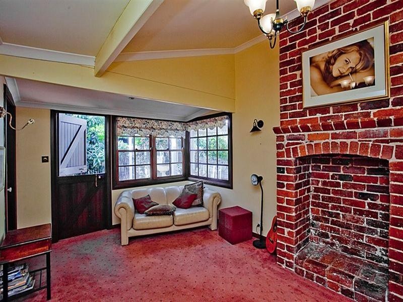 6 Parke Road, Gooseberry Hill WA 6076