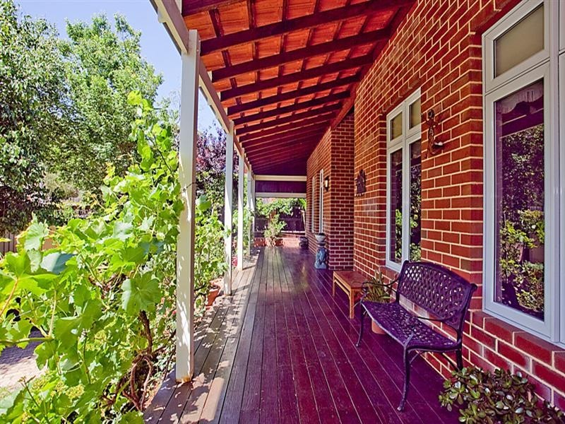 1 Lenori Road, Gooseberry Hill WA 6076