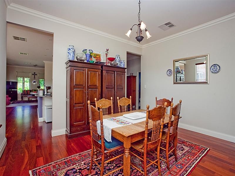 1 Lenori Road, Gooseberry Hill WA 6076