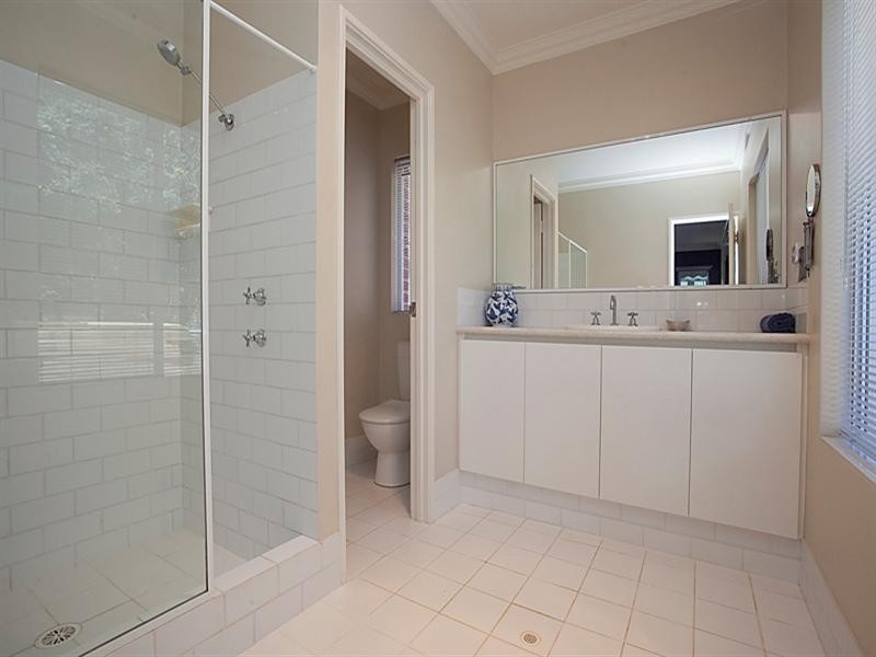 1 Lenori Road, Gooseberry Hill WA 6076