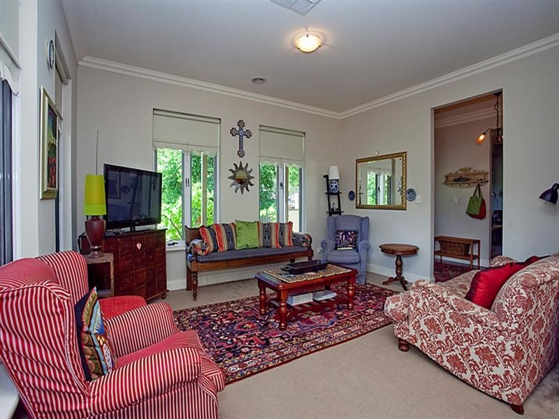 1 Lenori Road, Gooseberry Hill WA 6076