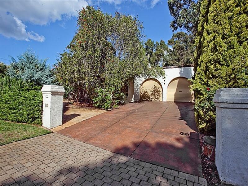 18 Cook Place, Lesmurdie WA 6076