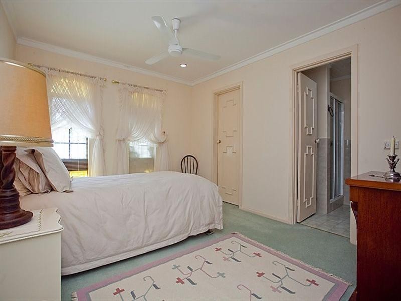 18 Cook Place, Lesmurdie WA 6076