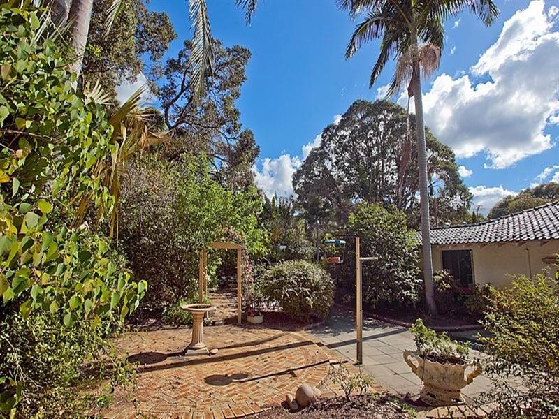 18 Cook Place, Lesmurdie WA 6076