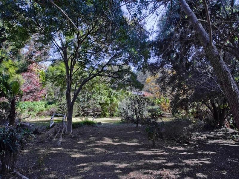 278 Lesmurdie Road, Lesmurdie WA 6076