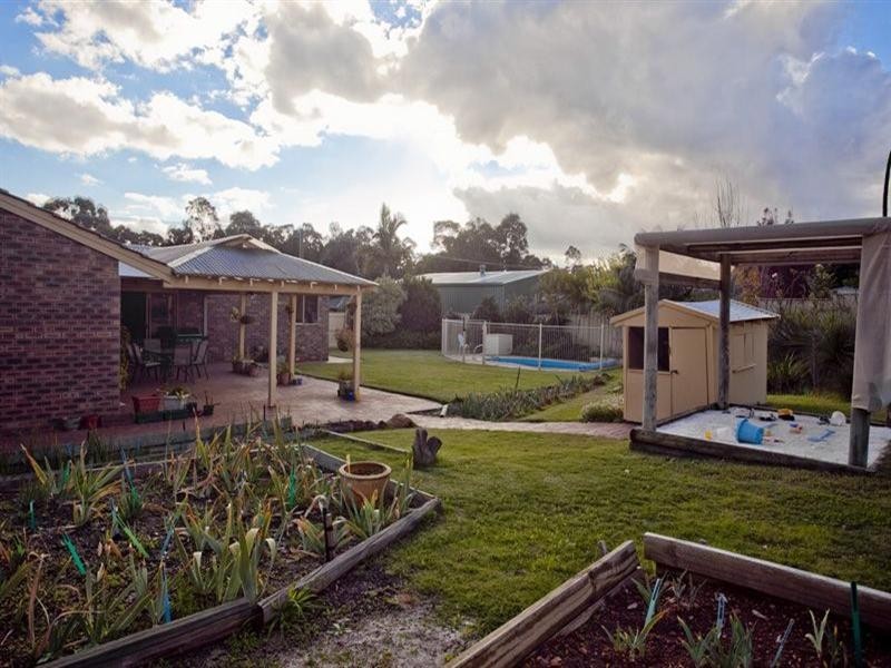 5 Glen Avon Street, Lesmurdie WA 6076