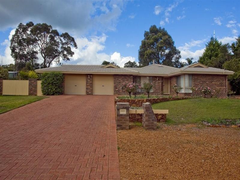 5 Glen Avon Street, Lesmurdie WA 6076