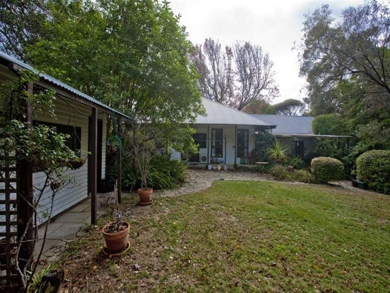 34 Mundaring Weir Road, Kalamunda WA 6076