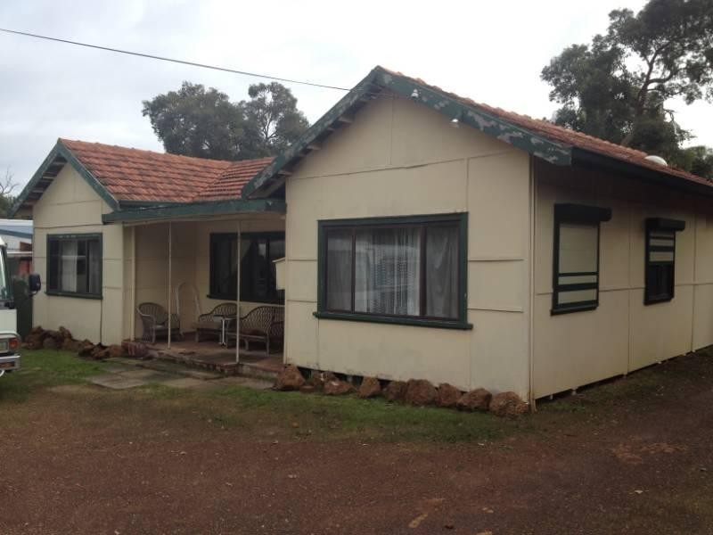 16 Coral Road, Kalamunda WA 6076