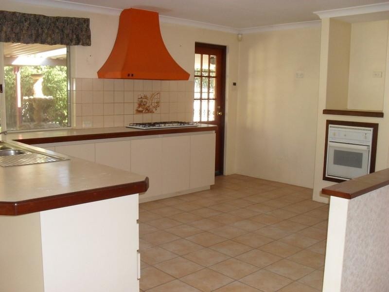 2 Kunzite Court, Forrestfield WA 6058