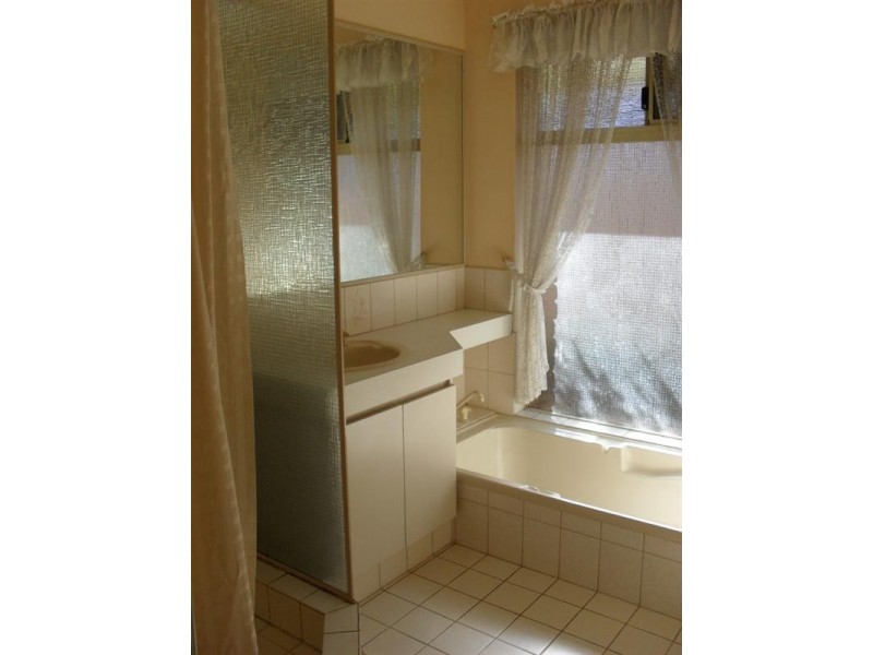 2 Kunzite Court, Forrestfield WA 6058