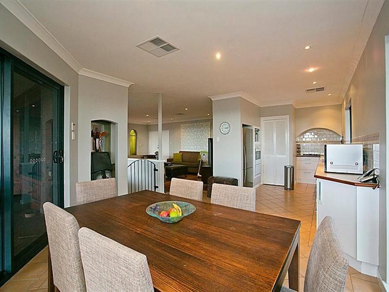 44 Lenori Road, Gooseberry Hill WA 6076