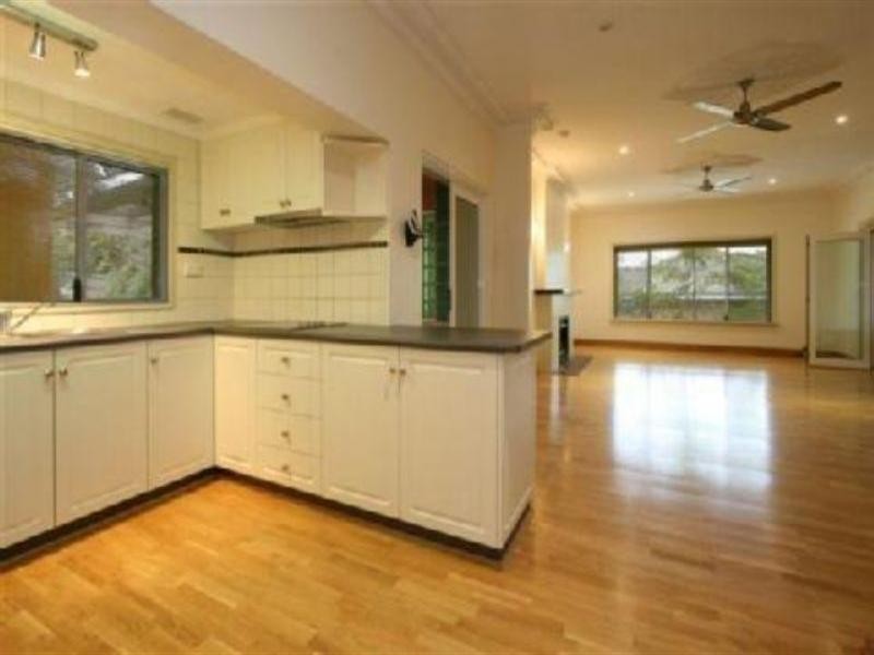 5 Snowball Road, Kalamunda WA 6076