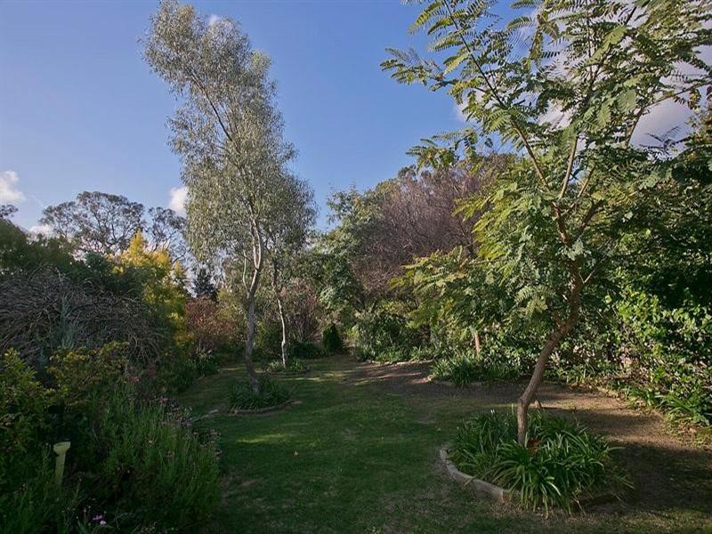 3 Jaraba Avenue, Gooseberry Hill WA 6076