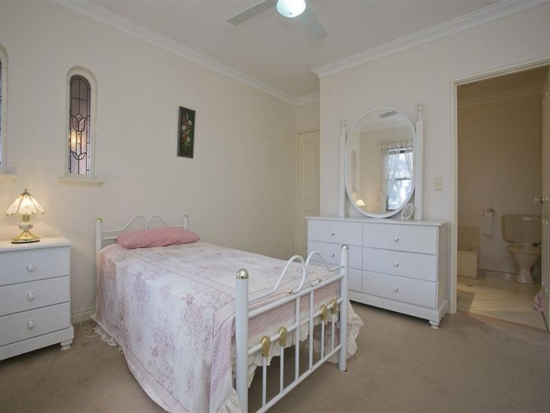 2/27 Central Road, Kalamunda WA 6076