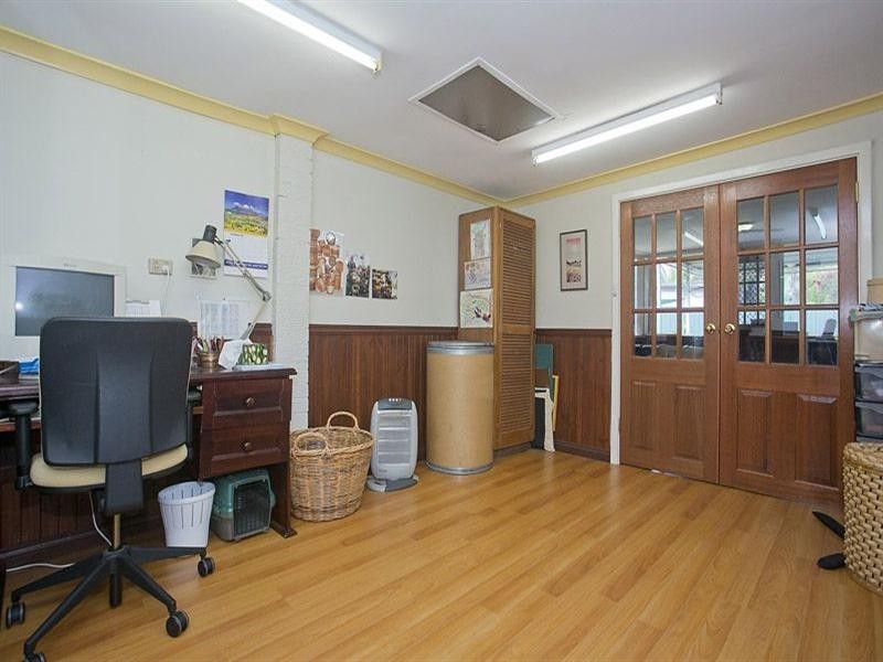 5 Brenda Road, Maida Vale WA 6057