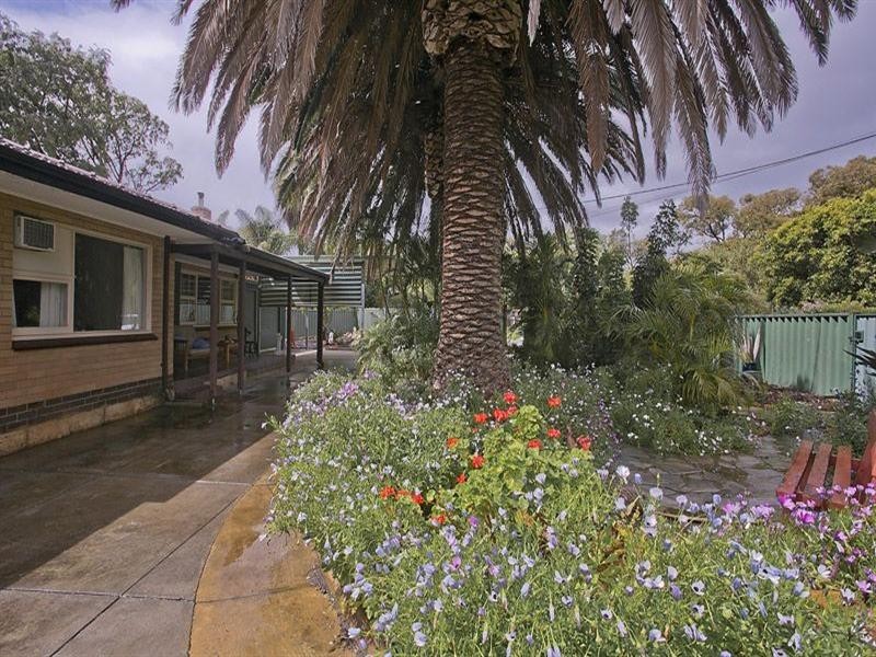 5 Brenda Road, Maida Vale WA 6057