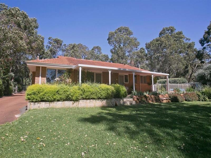 62 Valencia Road, Carmel WA 6076