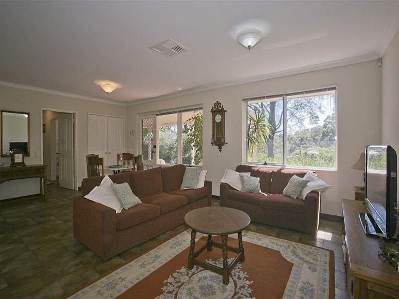 62 Valencia Road, Carmel WA 6076