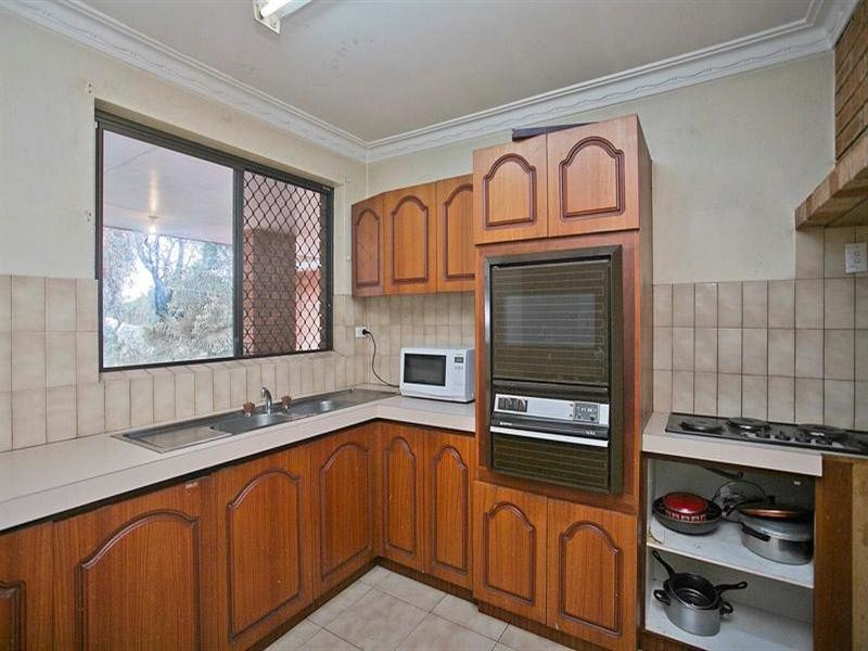 327 Lesmurdie Road, Lesmurdie WA 6076