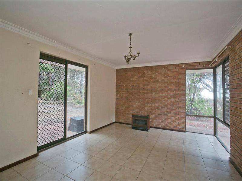 327 Lesmurdie Road, Lesmurdie WA 6076