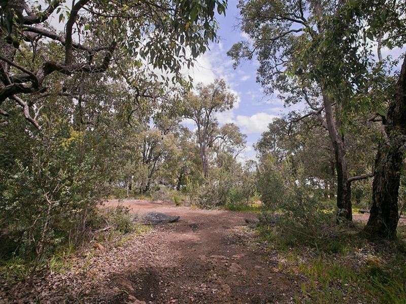 327 Lesmurdie Road, Lesmurdie WA 6076