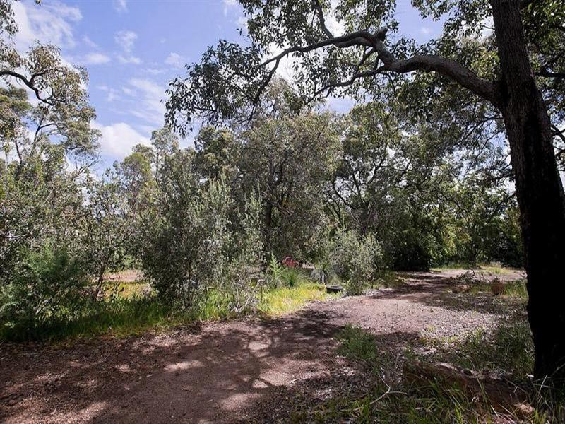 327 Lesmurdie Road, Lesmurdie WA 6076