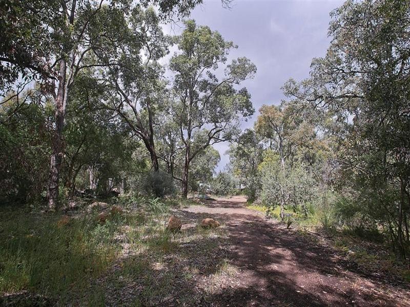 327 Lesmurdie Road, Lesmurdie WA 6076