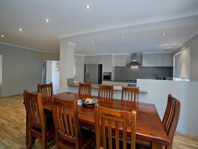 1 Rootes Road, Lesmurdie WA 6076