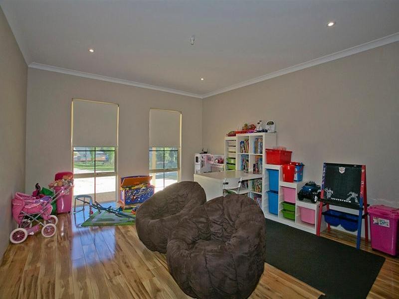 1 Rootes Road, Lesmurdie WA 6076