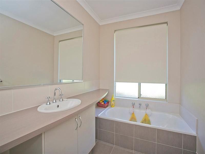 1 Rootes Road, Lesmurdie WA 6076